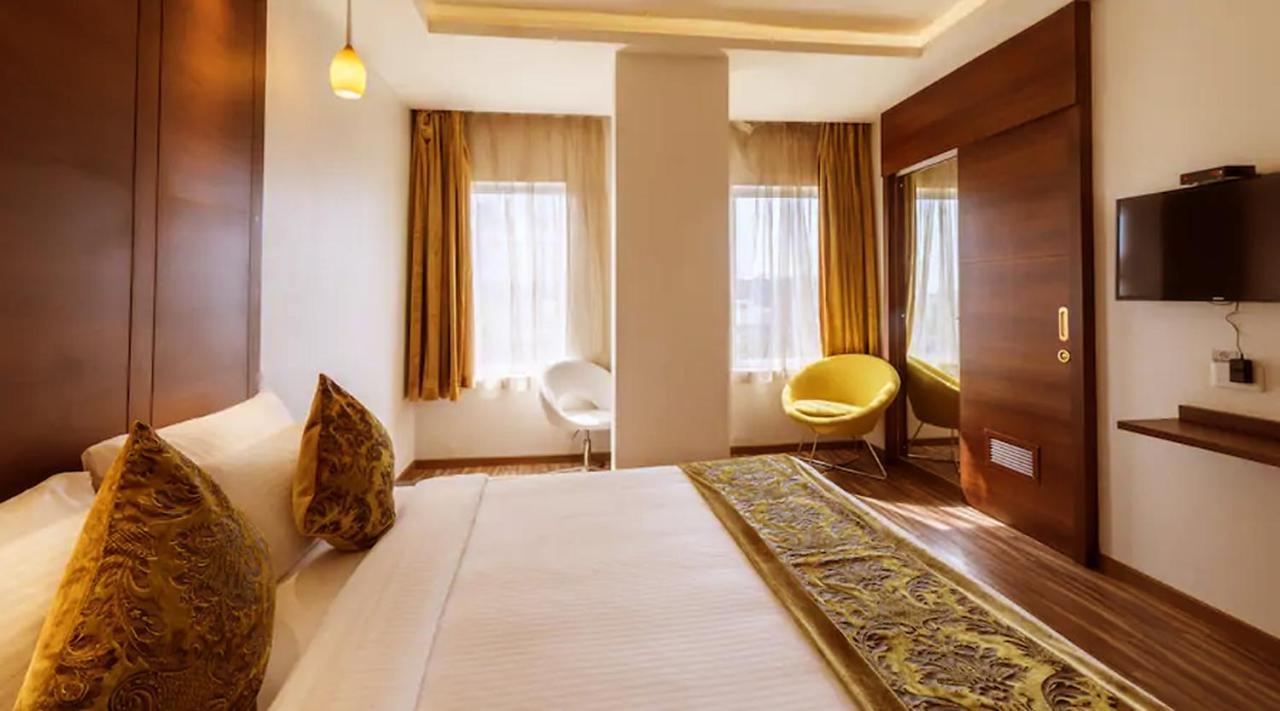 Jagadish Brigade Hotel Bangalore Dış mekan fotoğraf